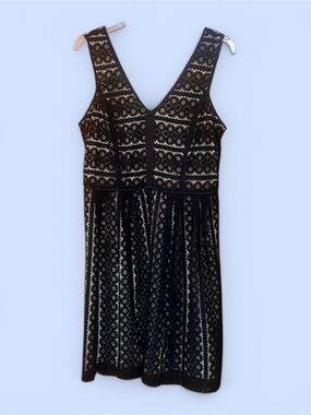 LOFT Eyelet Lace Dress Geometric Striped Ann Taylor LOFT Sz 8 Black Like New